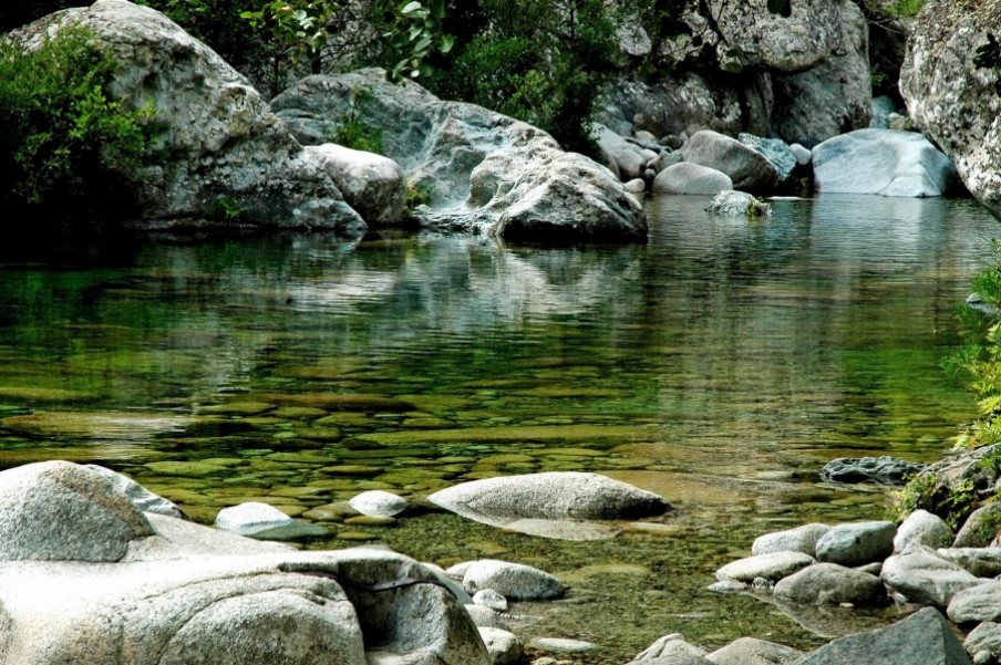 himmelen-Pourquoi se rendre à la cascade de Purcaraccia en Corse ?