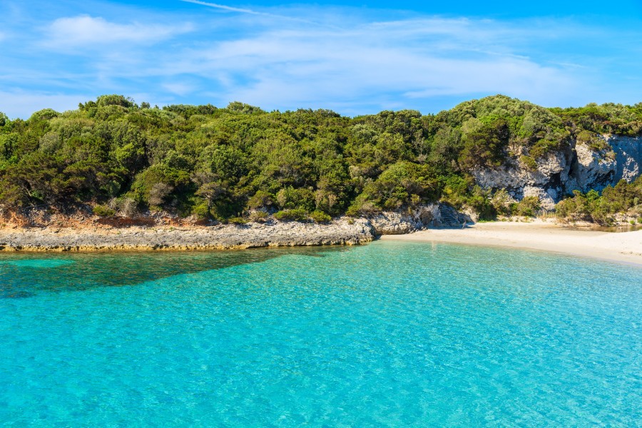 Pourquoi aller à la plage du Petit Sperone ?