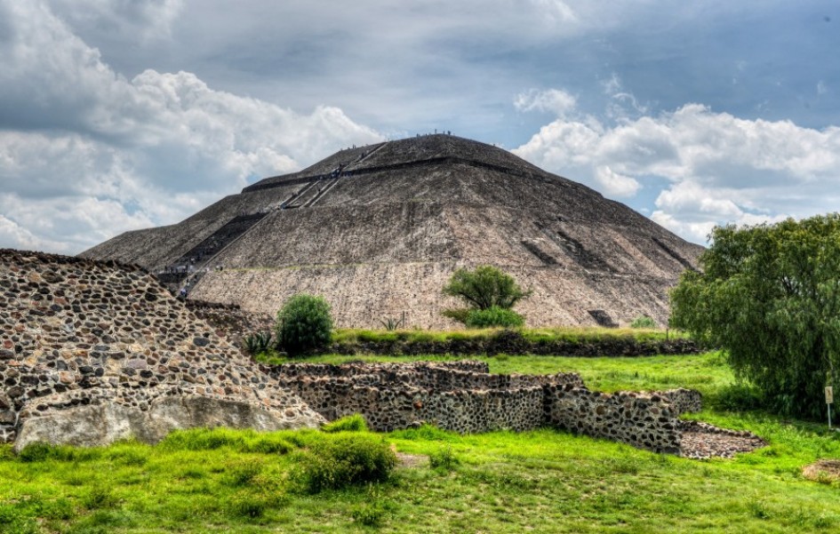 himmelen-Pourquoi la pyramide du soleil à Teotihuacan fascine-t-elle tant ?